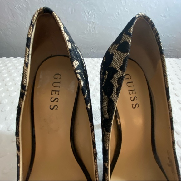 Guess lace peep toe pumps with a metal bow on the toe - Picture 6 of 16